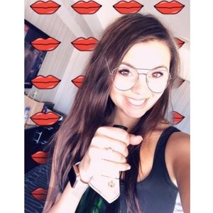 Meet your Posher, Crimson